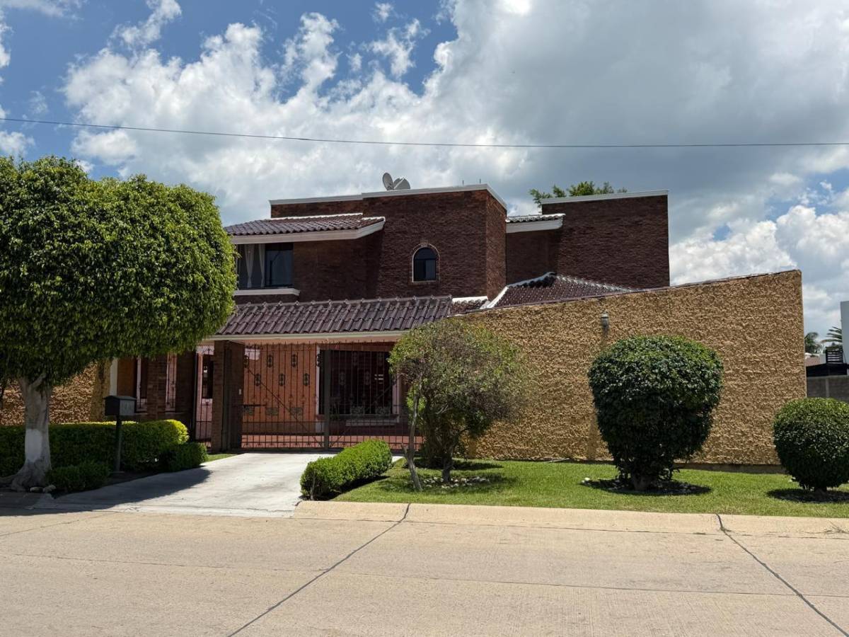 Fachada de la casa en Club de Golf Los Naranjos
