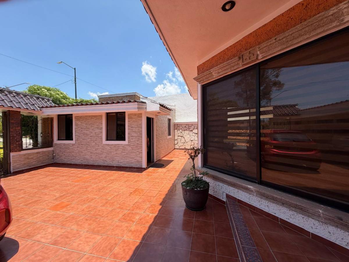 Patio de acceso