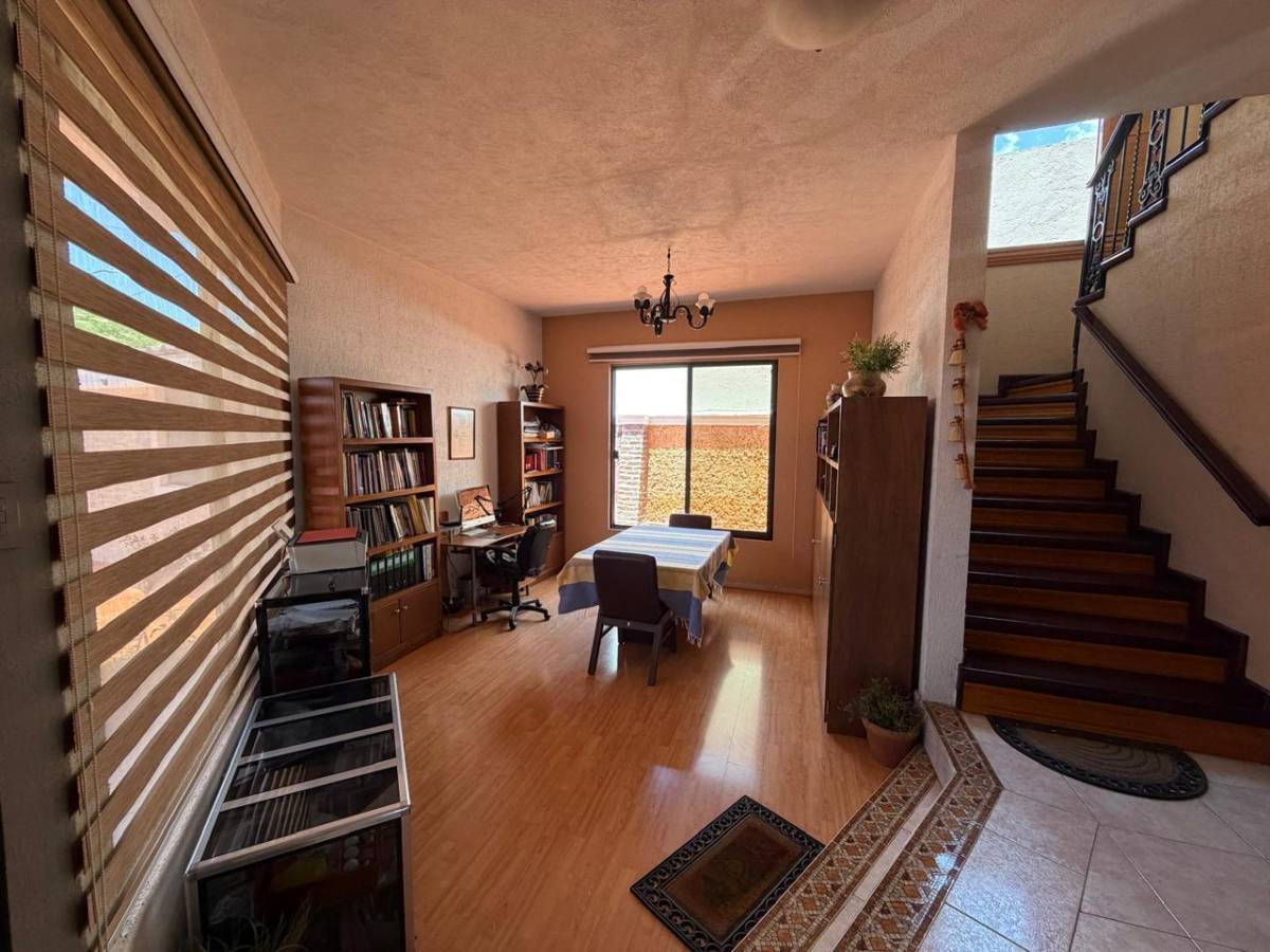 Estudio y escalera