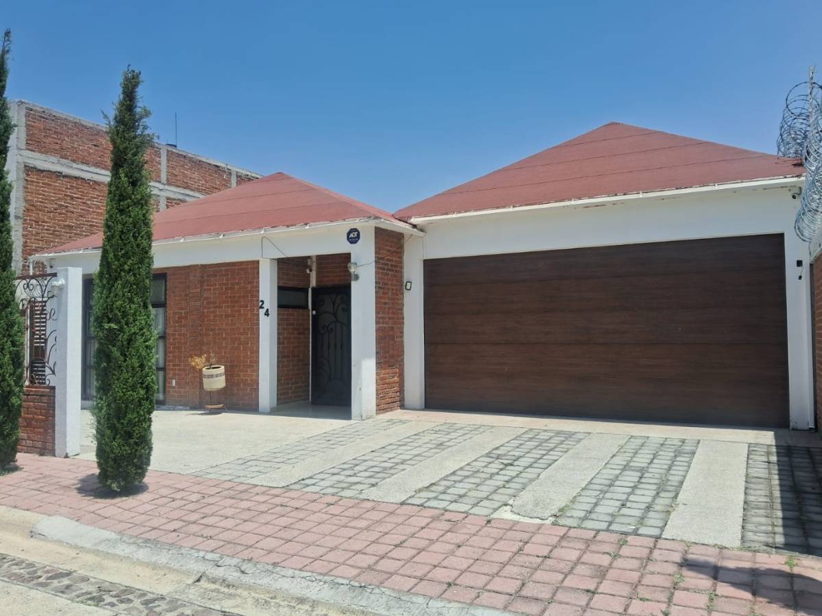 Fachada de la casa en Lomas de Comanjilla