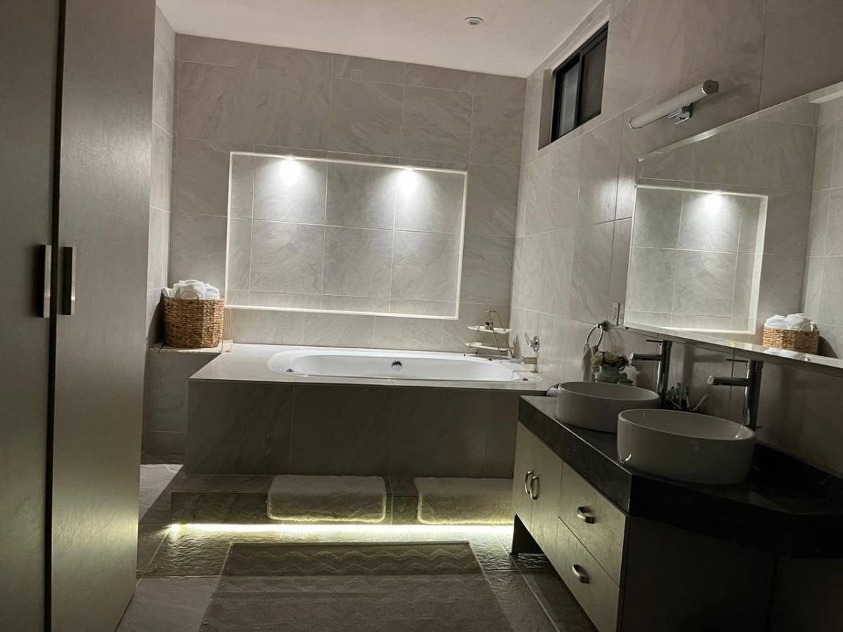 Jacuzzi master suite