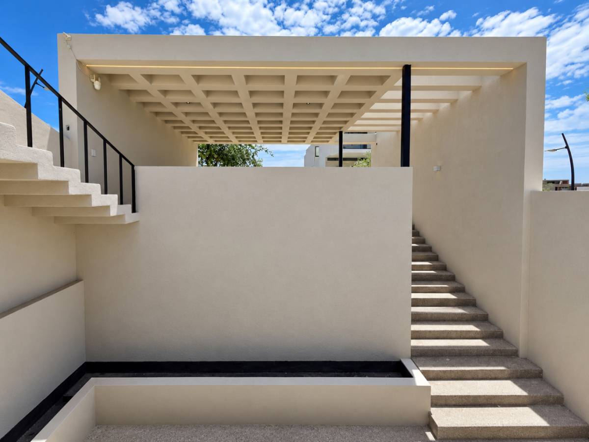 Acceso y escalera