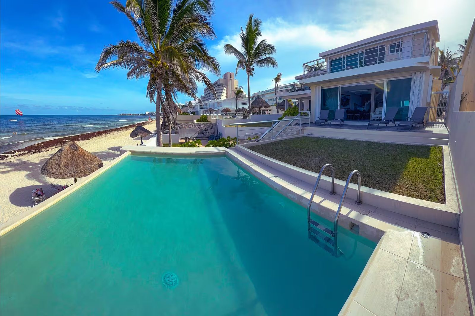 Villa frente a Playa Delfines, Cancún